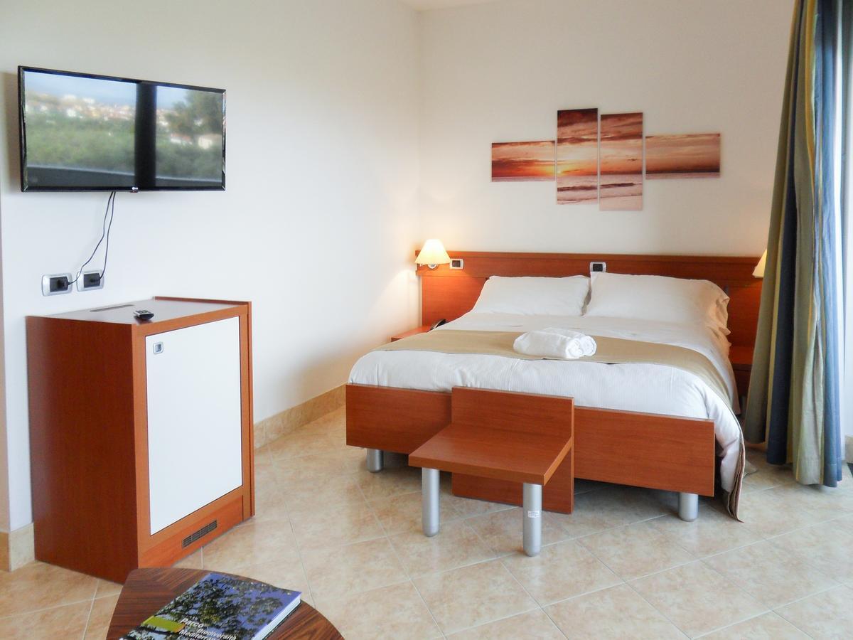 Park Hotel Mirabeau Montepaone Extérieur photo