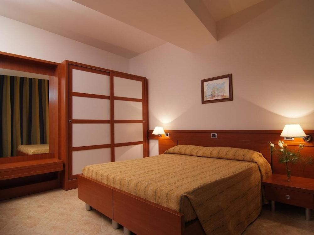 Park Hotel Mirabeau Montepaone Extérieur photo